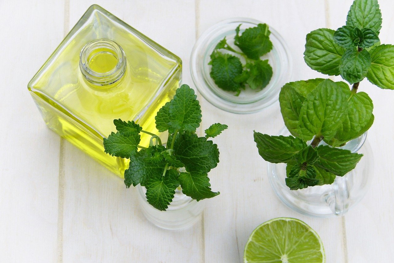 L’huile essentielle de menthe poivrée contre les règles douloureuses